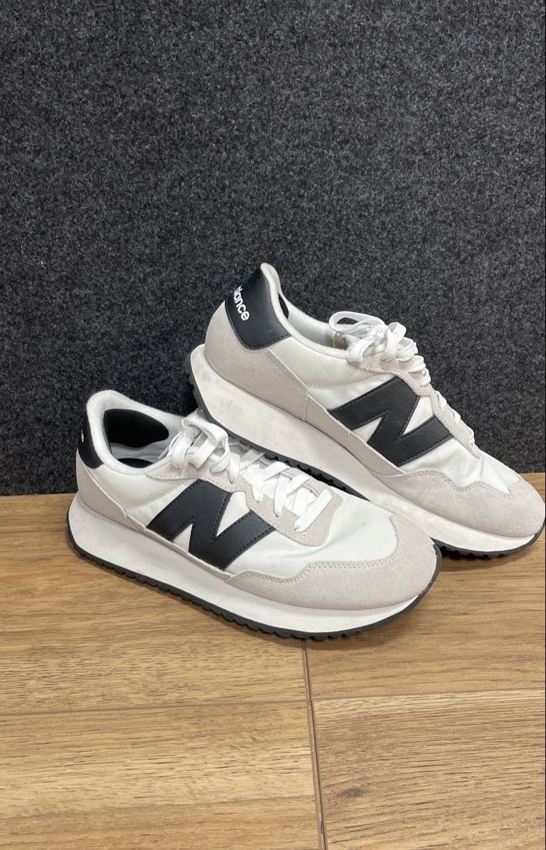 New Balance 237 White Black Sea Salt Sneakers Women's Size 11 Men's 9.5