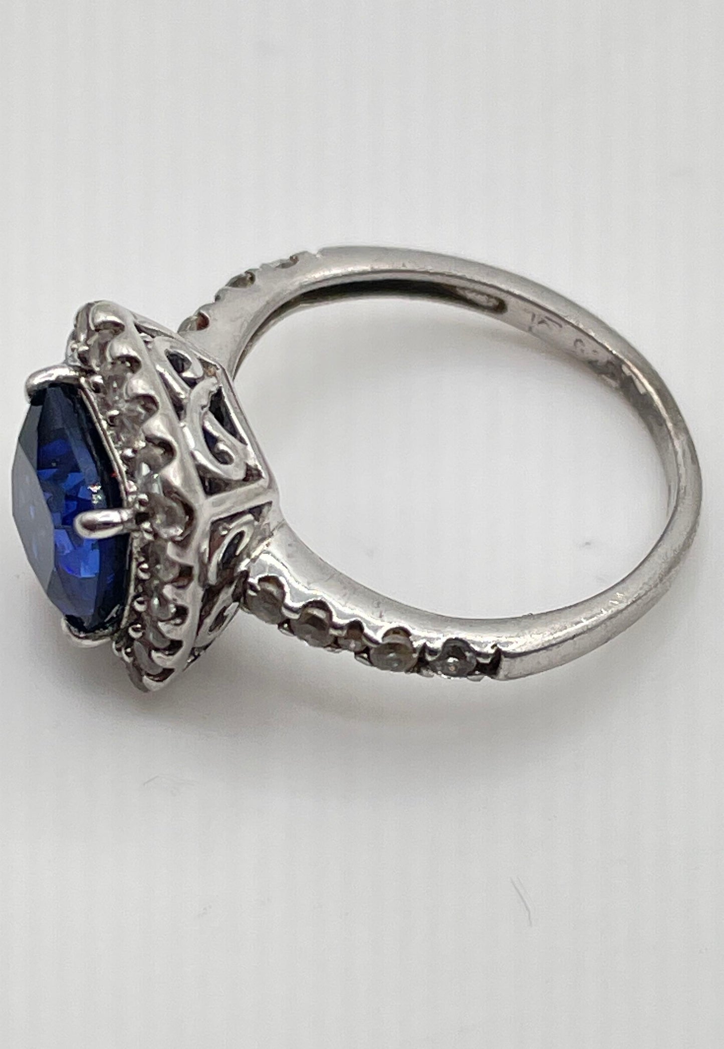 925 Sterling Silver White & Blue Sapphire Ring 2.3g