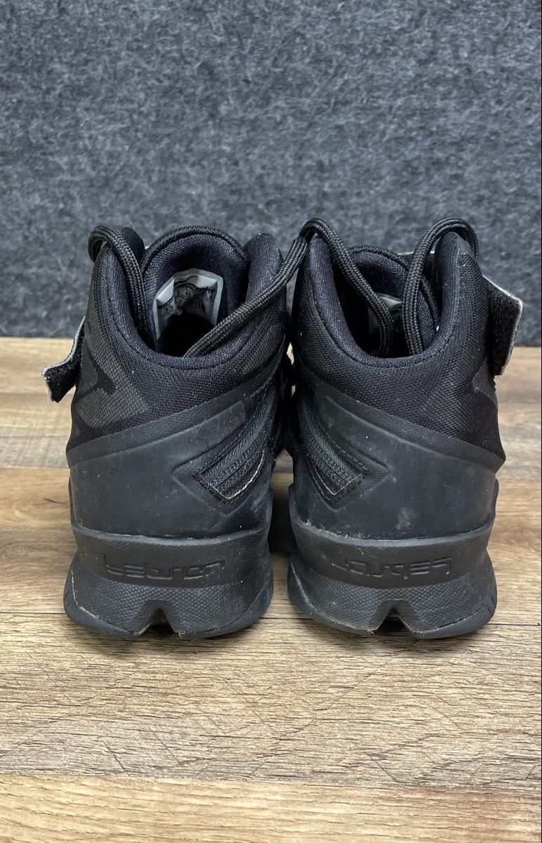 Nike LeBron Zoom Soldier VIII Black Metallic Silver Men's Size 7.5