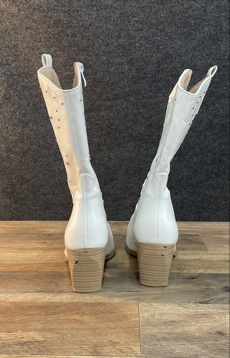 Dream Pairs White Studded Cowboy Western Mid Calf Boots Women's Size 9.5