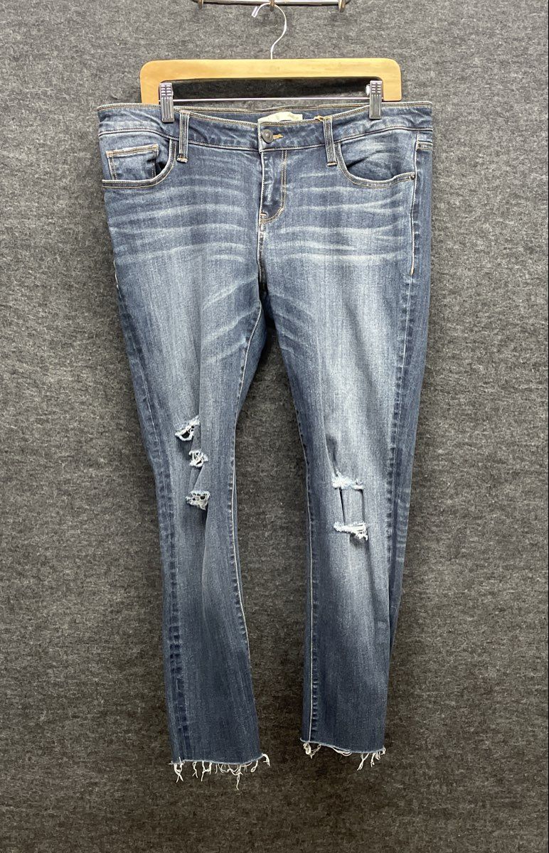 Daytrip Women's Blue Distressed Frayed Hem Jeans Sz 33 NWT
