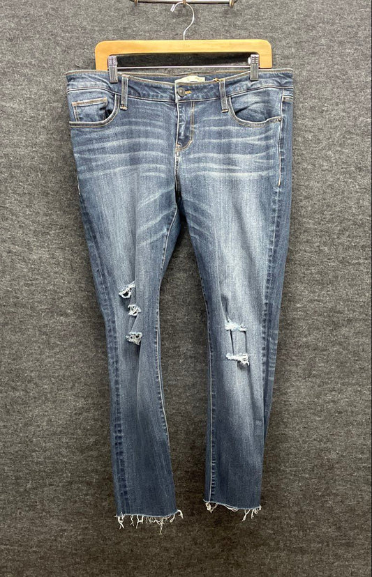Daytrip Women's Blue Distressed Frayed Hem Jeans Sz 33 NWT
