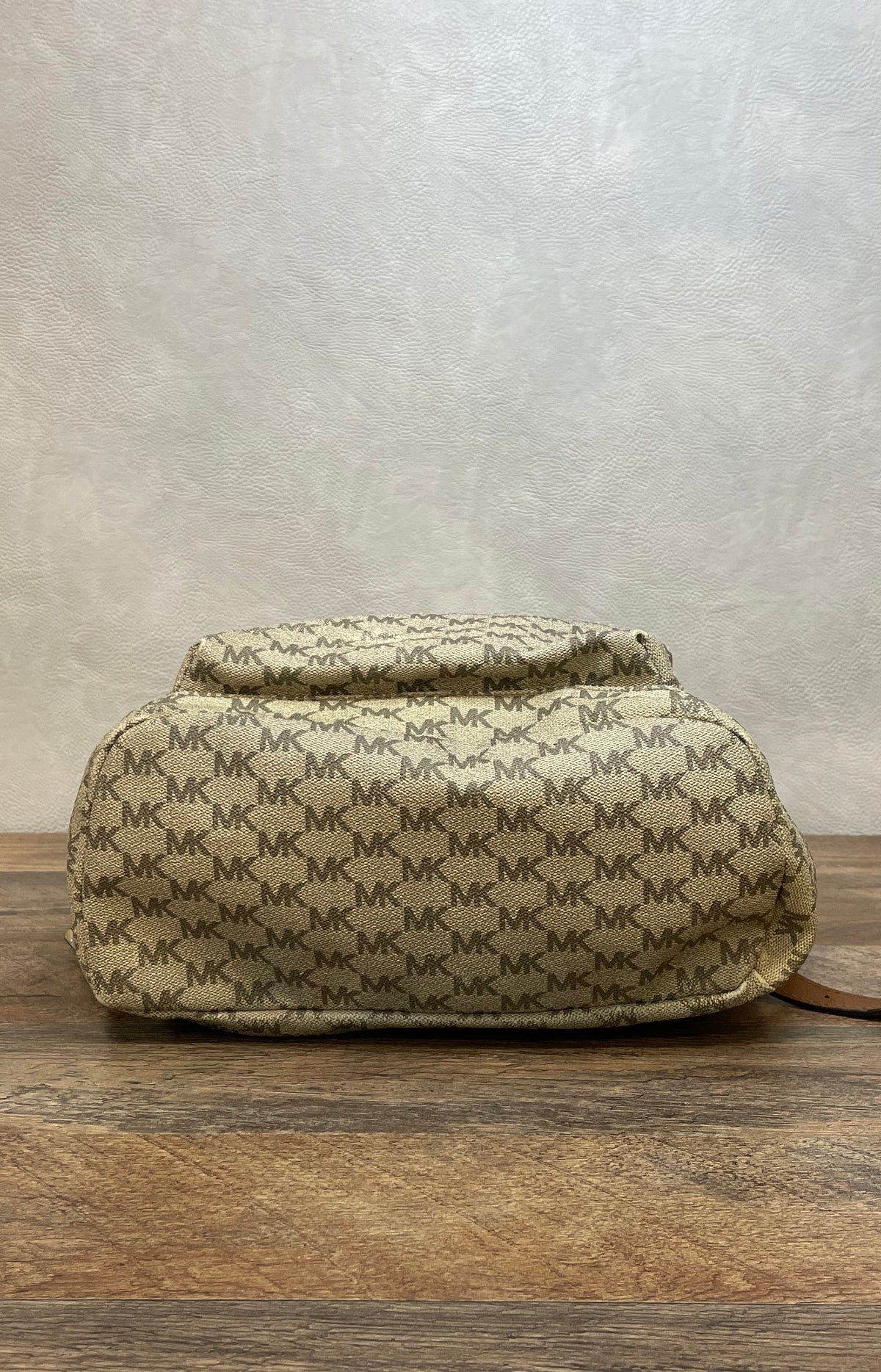 Michael Kors Vanilla Signature Monogram Medium Abbey Backpack Gold Hardware
