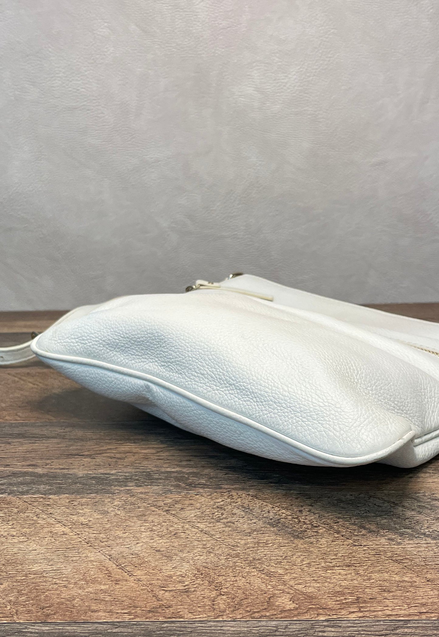 Kate Spade White Pebbled Leather Front Zip Crossbody Bag Silver Hardware