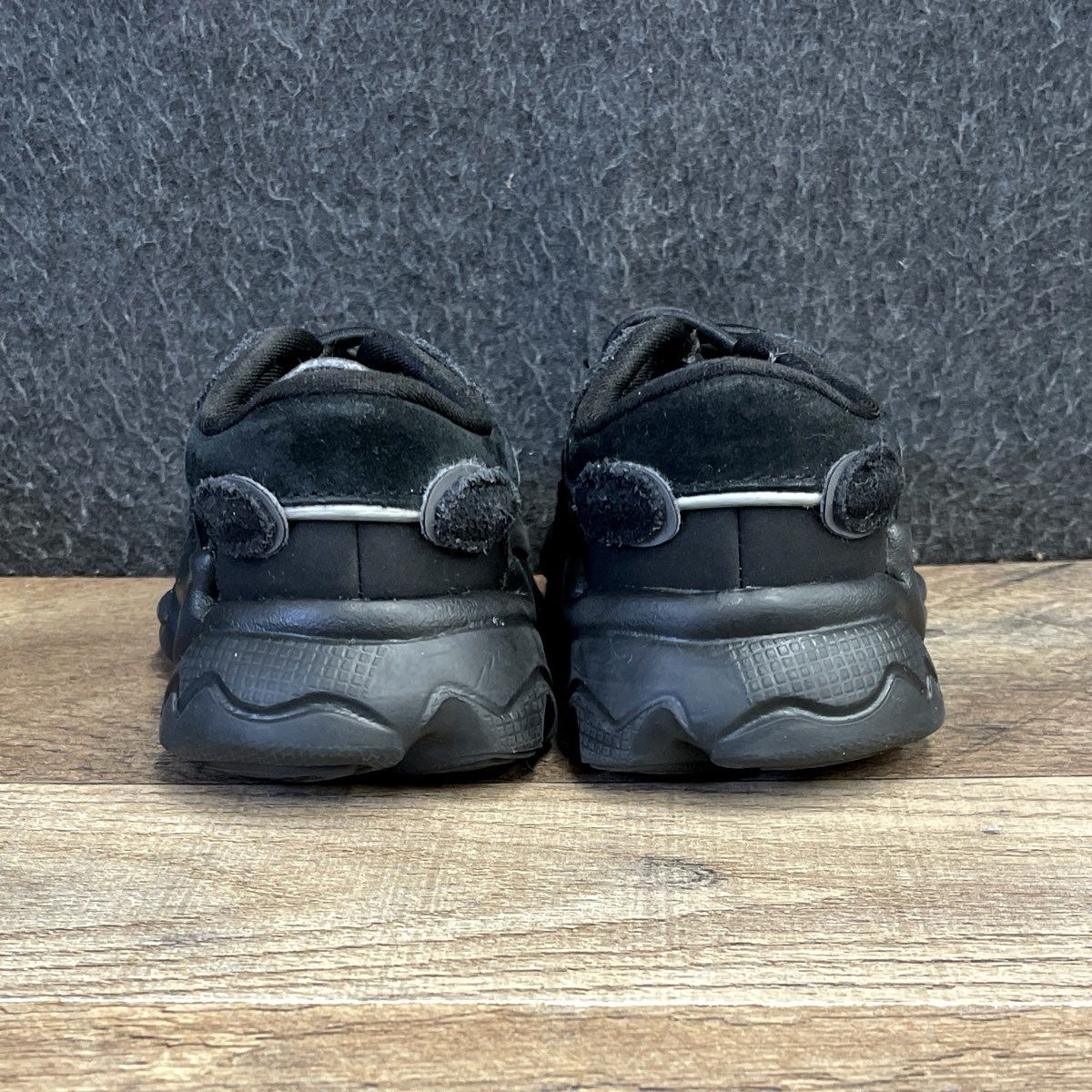 Adidas Ozweego Core Black Kids Sneakers Size 10K EF6300