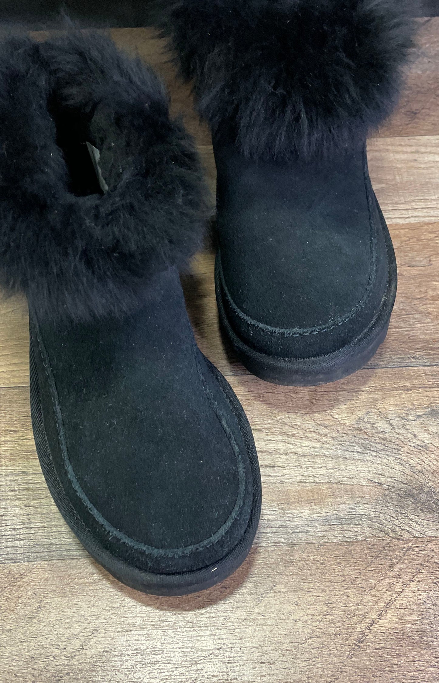UGG Classic Ultra Mini Chalet Black Sheepskin Boots Women's Size 6