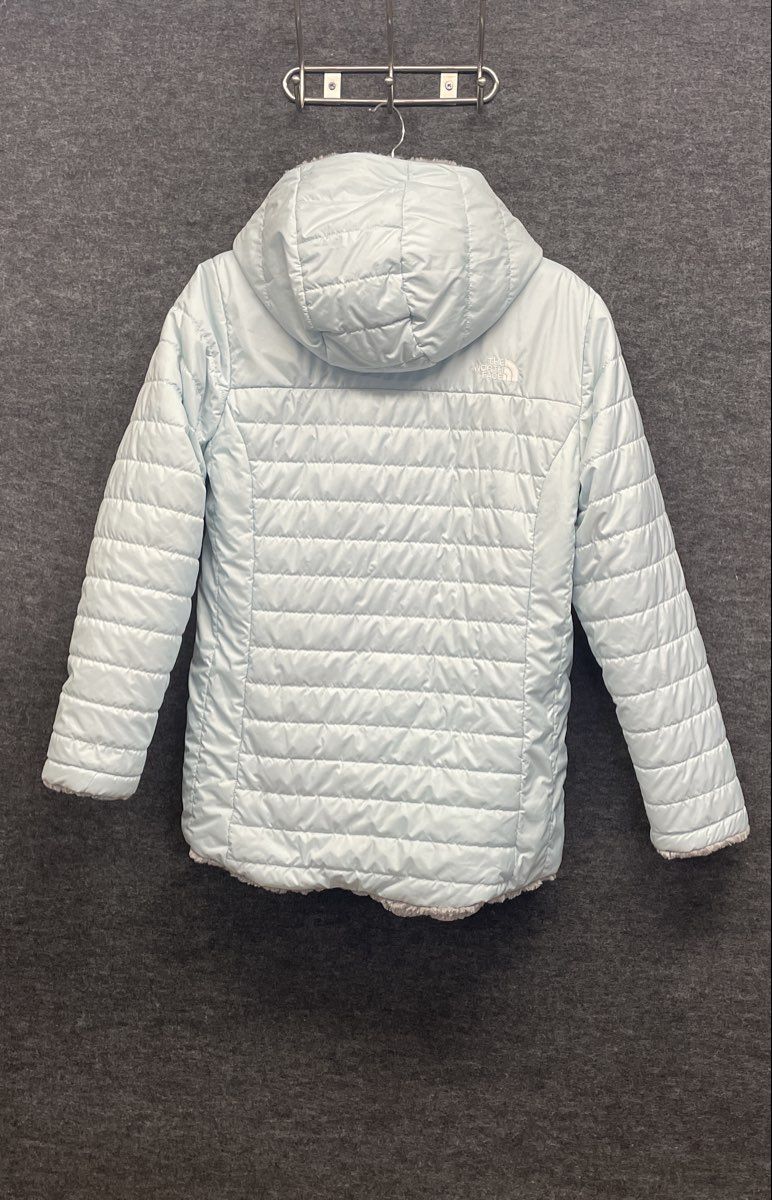 The North Face Women's Reversible Mossbud Swirl Hooded Puffer Jacket Lt Blue