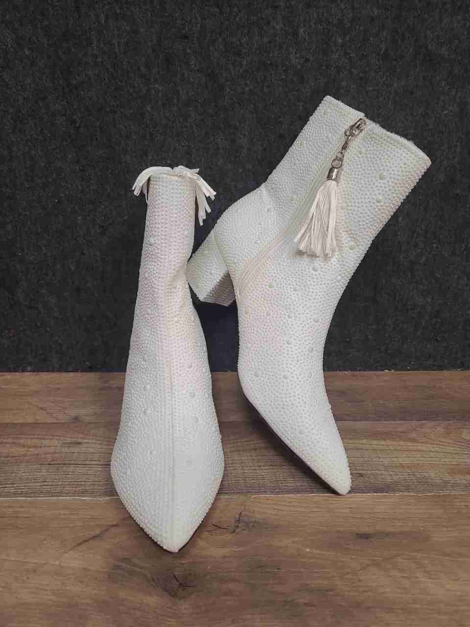 White Faux Pearl Embellished Ankle Boots Pointed Toe Block Heel Women's Size 9