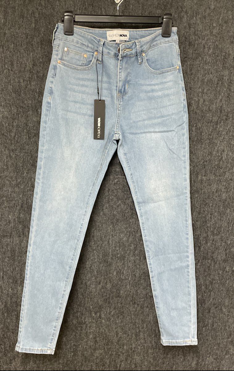 Fashion Nova Women's Light Blue Wash High Rise Skinny Jeans NWT Size 9