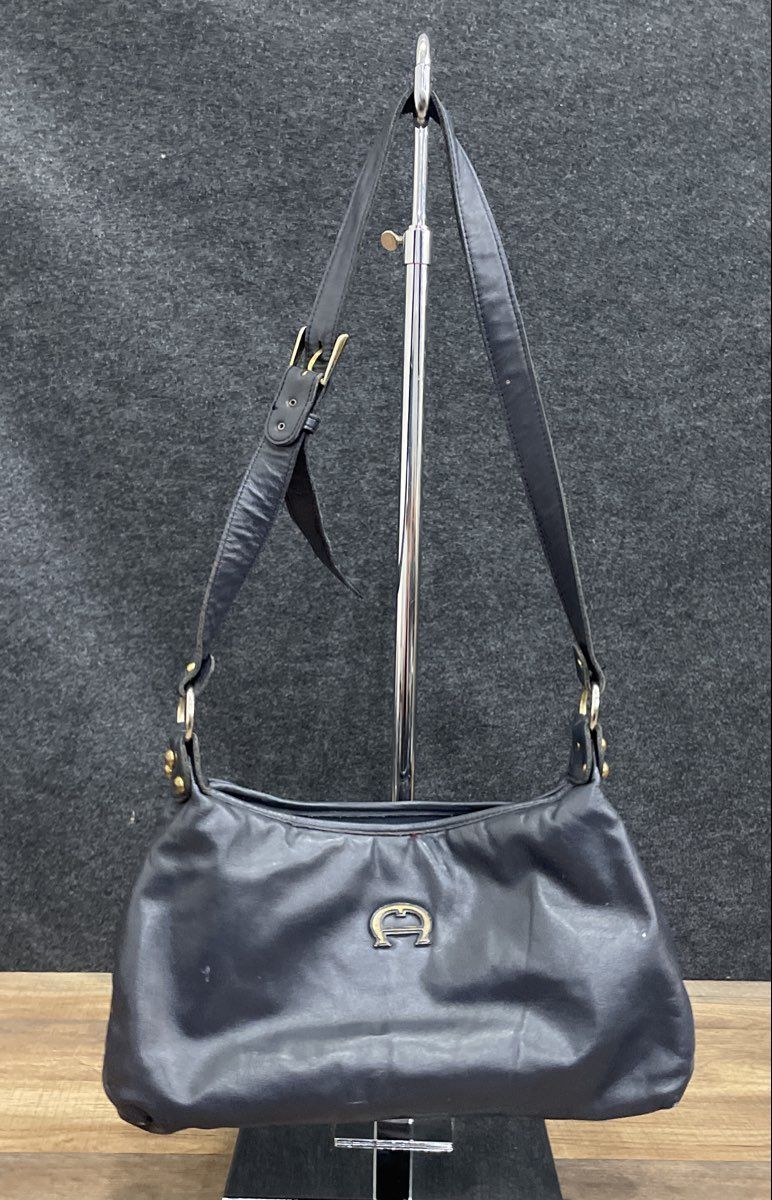 Vintage Etienne Aigner Navy Blue Leather Shoulder Bag Gold Hardware