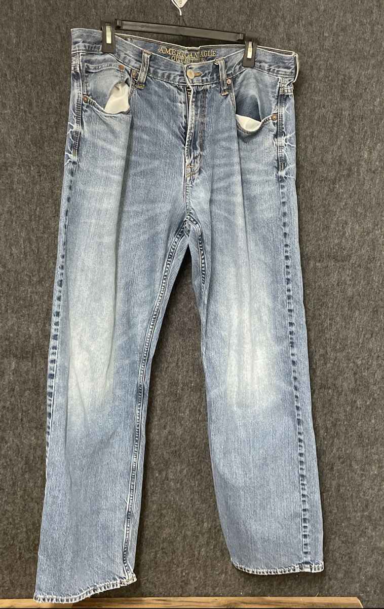 American Eagle Men's Light Wash Straight Leg Faded Blue Jeans Size 36x34