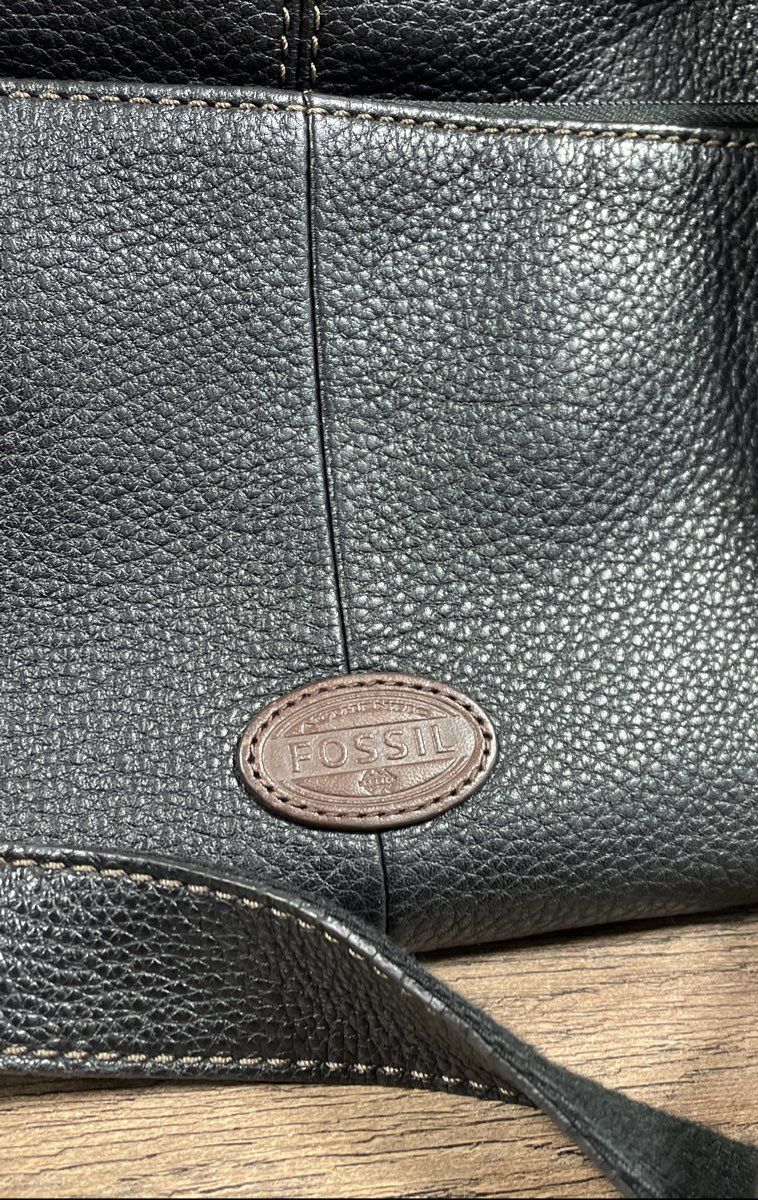 Fossil Black Pebbled Leather Large Messenger Crossbody Bag Brass Hardware