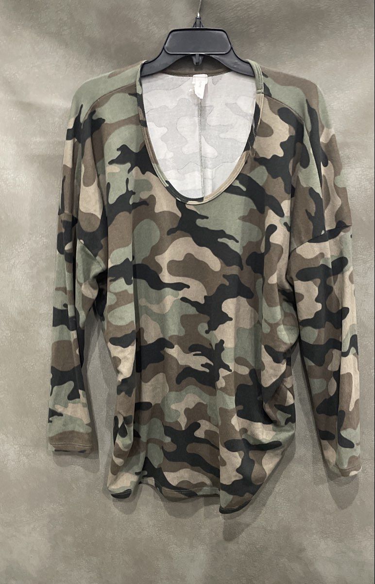 Honeyme Women's Green Camo Long Sleeve Scoop Neck Slouchy Knit Top Size M