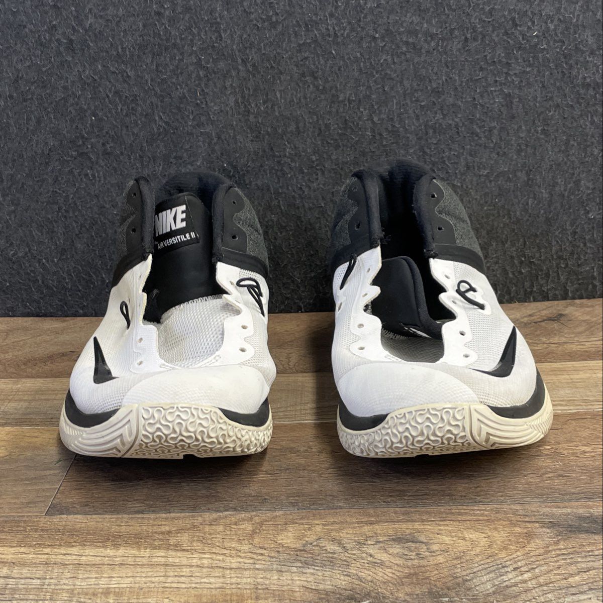 Nike Air Versitile II White Black Anthracite Basketball Shoes Size 11.5