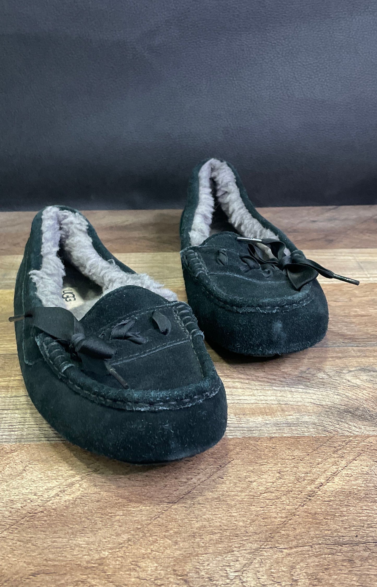 UGG Dakota Black Suede Wool Lined Moccasin Slippers Women's Size 9