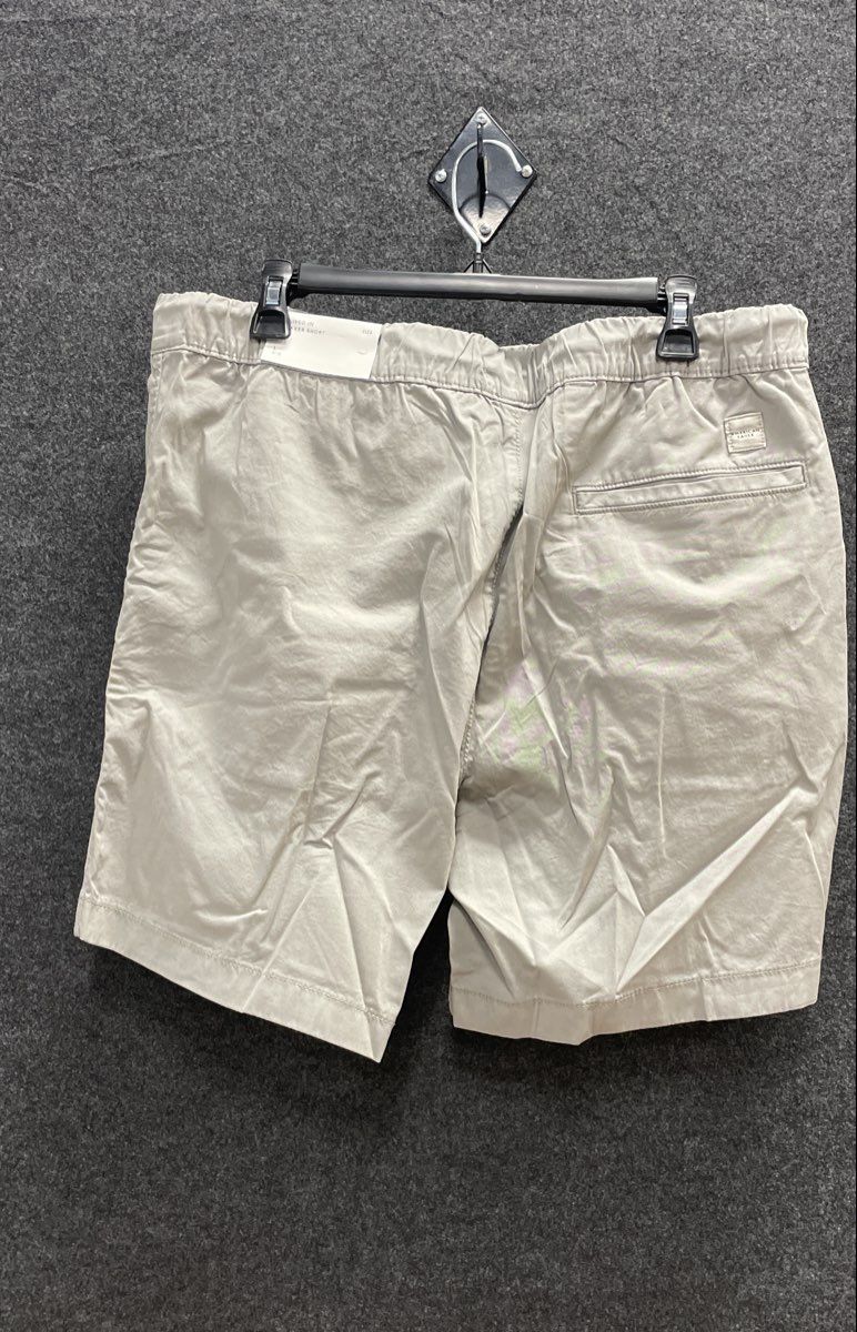 American Eagle Men's 7" Lived-In Trekker Short Flex Khaki NWT Size L