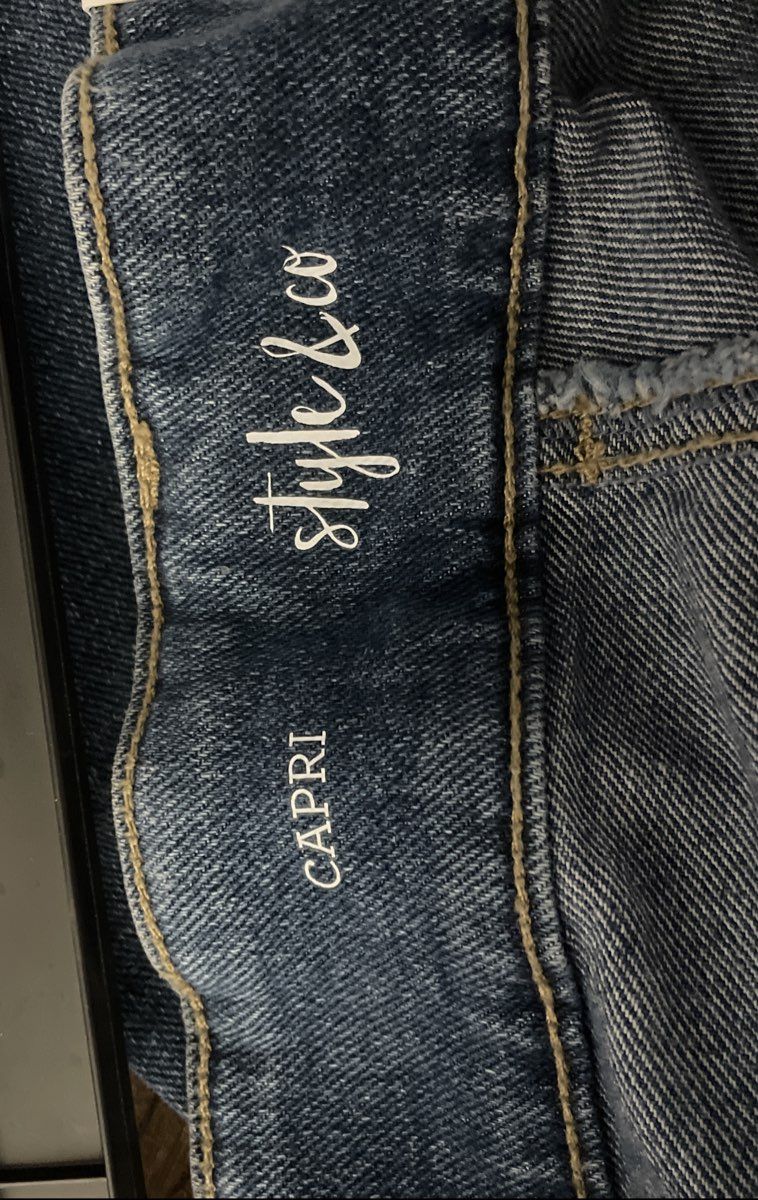 Style & Co. Women's Blue Distressed Double Button Cuffed Capri Jeans Sz 10 NWT