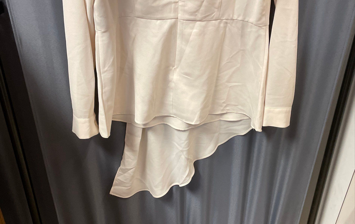 Alfani Women's Ivory Emerald Safari Asymmetric Hem V-Neck Top Sz L NWT