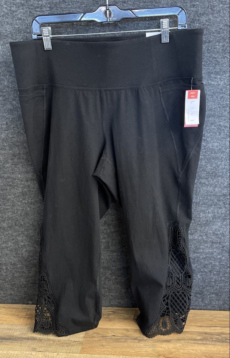 LIVI Women's Black Power Leggings Capri Crochet Hem Pockets Sz 18/20 NWT