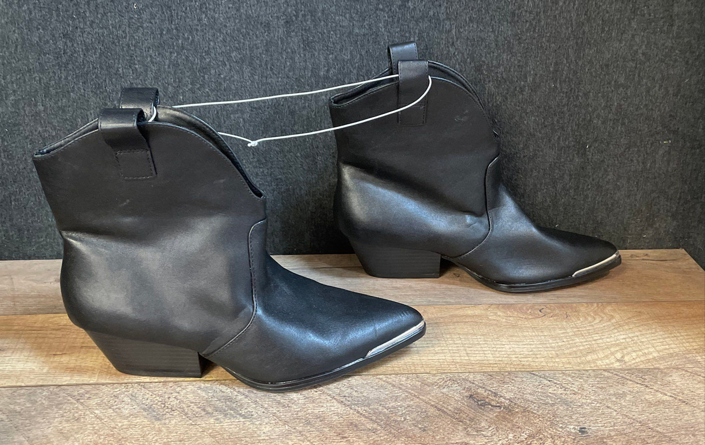 Universal Thread Black Western Pointed Toe Metal Tip Ankle Boots Size 9.5 NWT