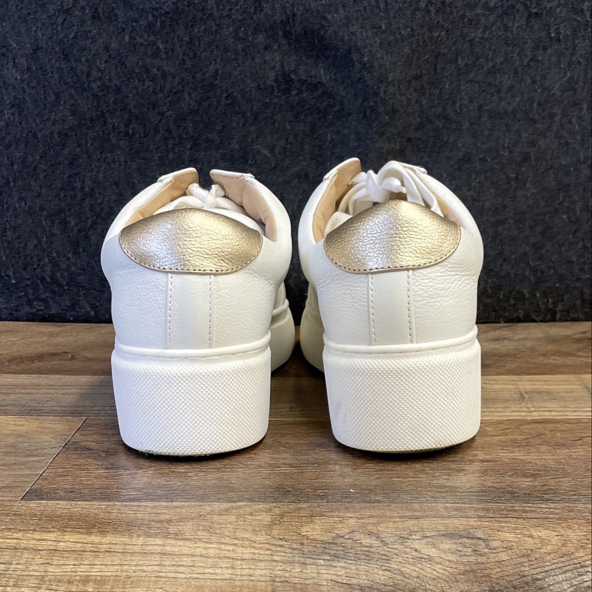 Alex Marie White Leather Pearl Embellished Platform Fashion Sneakers Size 7.5M