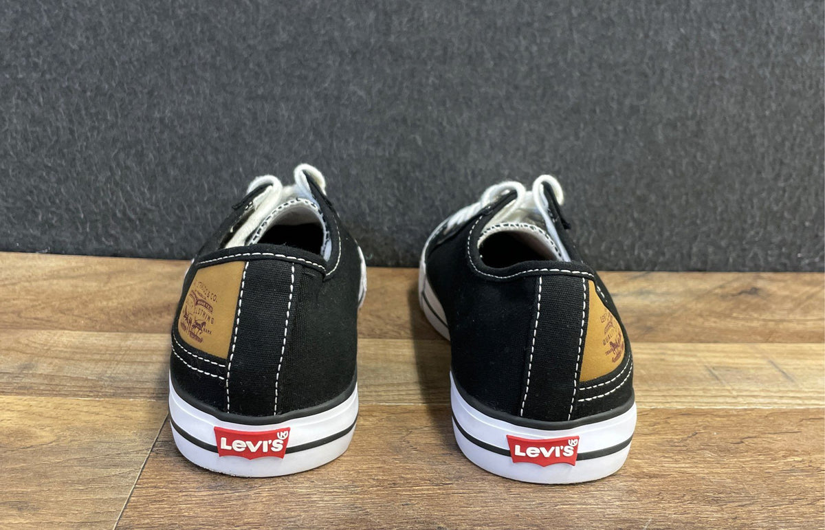 Levi's 52641840A Women's Black Canvas Low Top Lace Up Sneakers Size 9