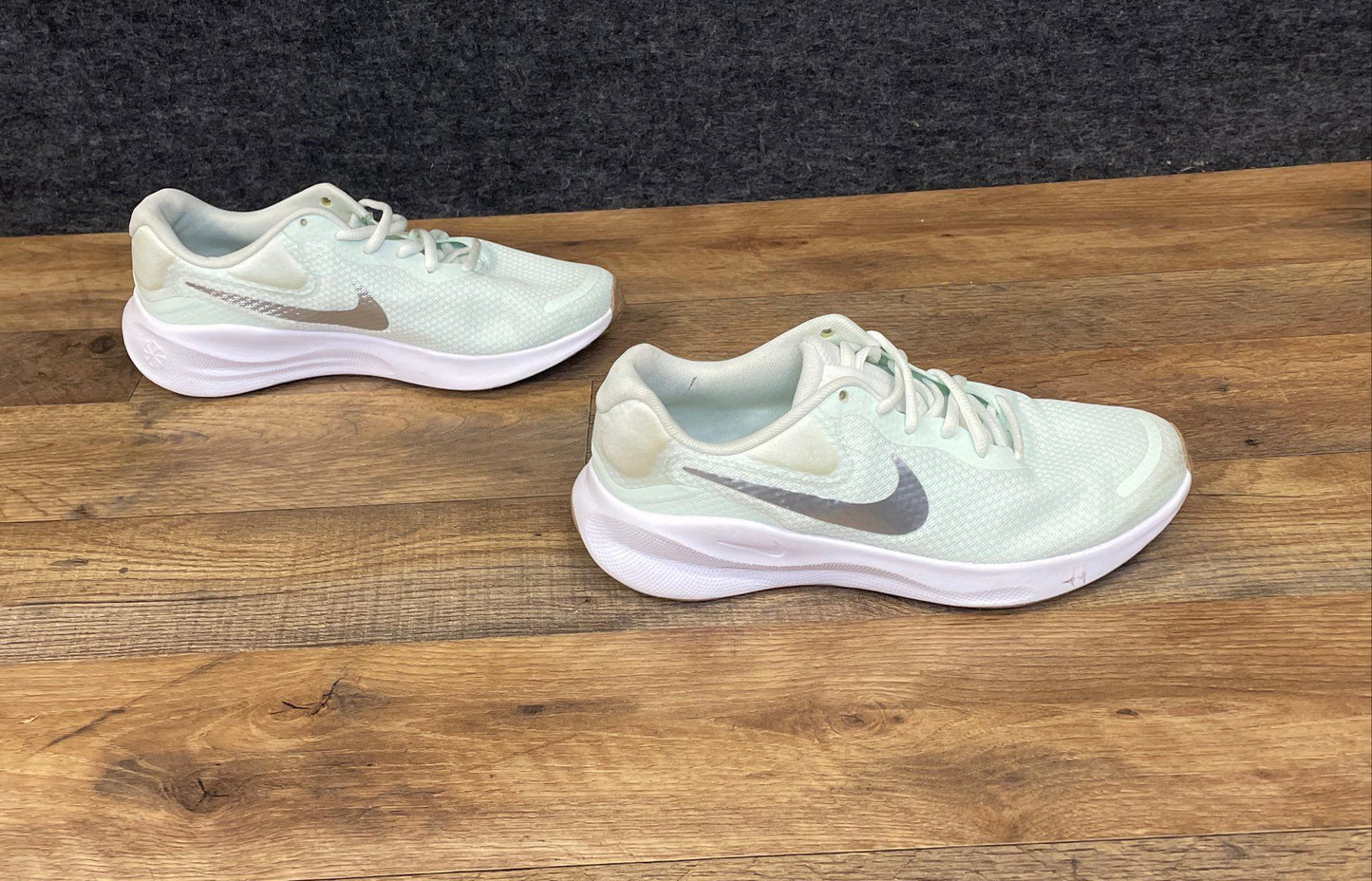 Nike Revolution 7 Barely Green Metallic Silver Women's Running Shoes Size 8