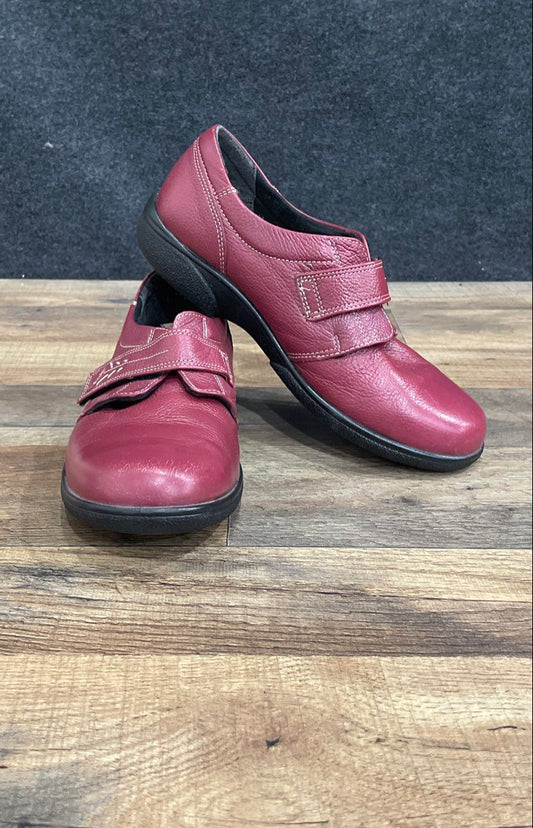 Easy B Red Leather Hook & Loop Comfort Clogs Made in England Women's Size 9