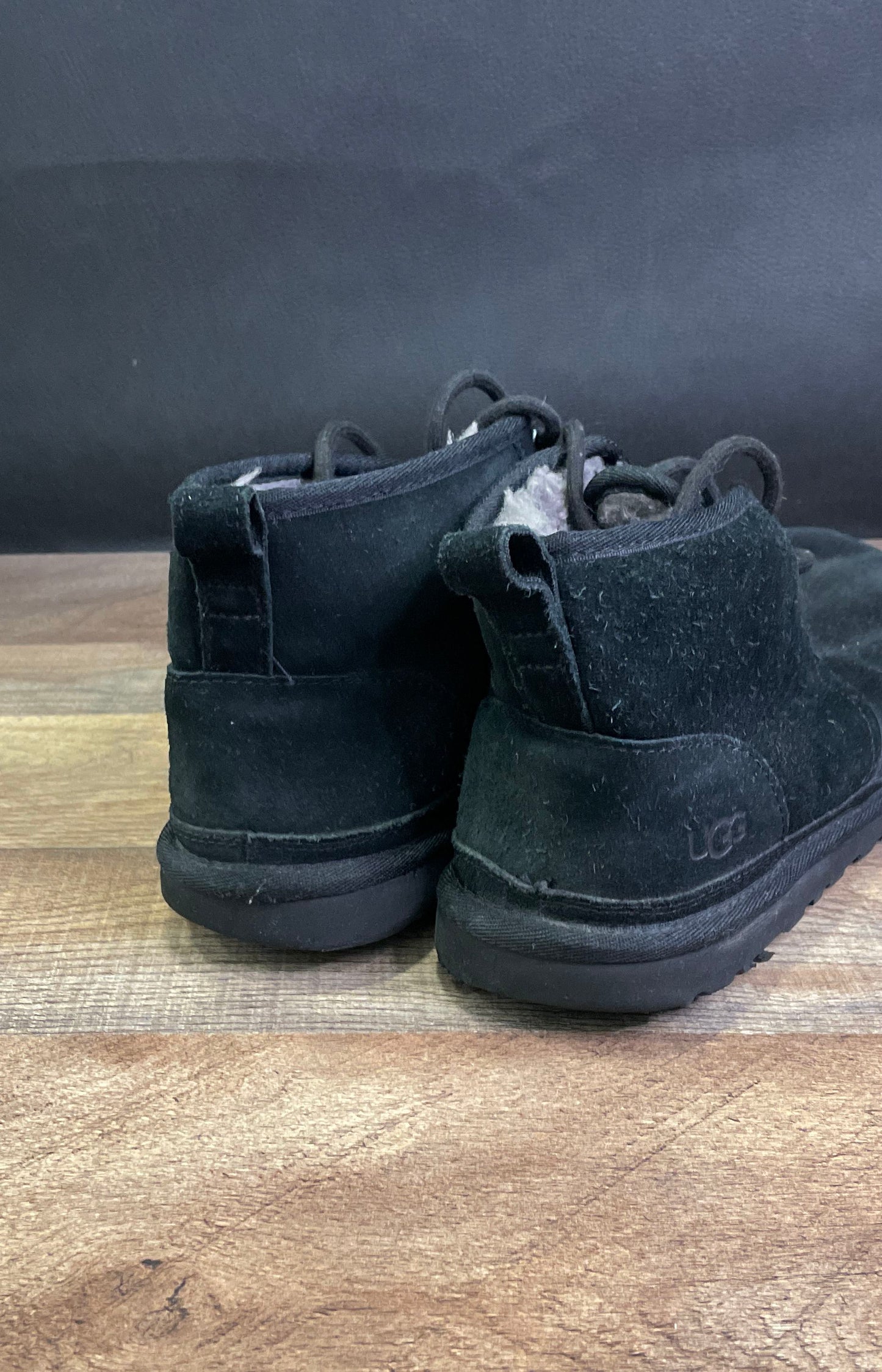 UGG Neumel Black Suede Shearling Lined Lace Up Chukka Boots Men's Size 9