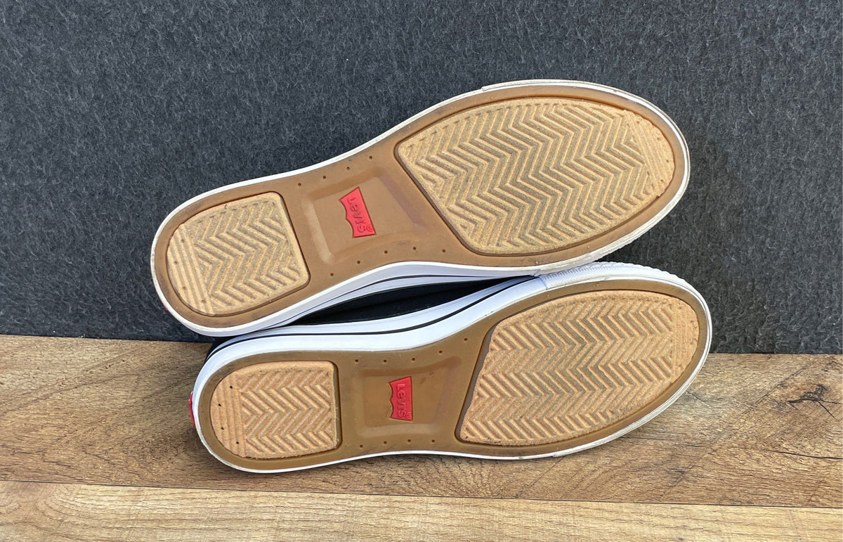 Levi's 52641840A Women's Black Canvas Low Top Lace Up Sneakers Size 9