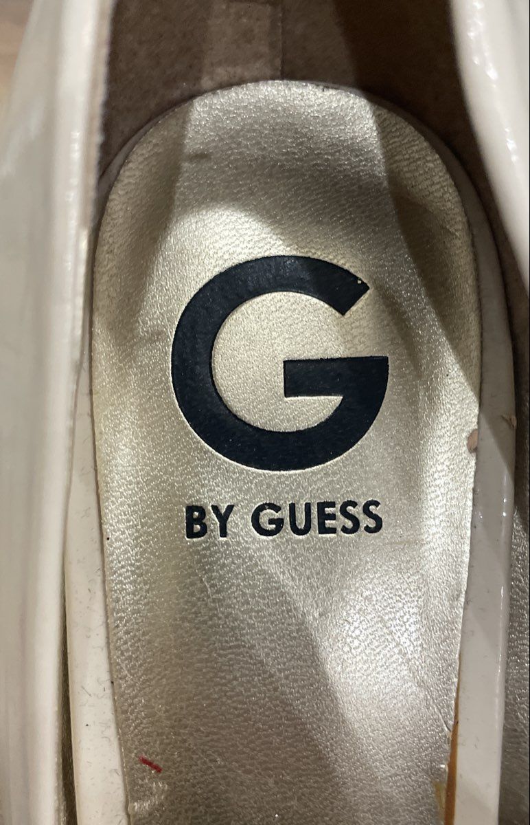 G by Guess Off White Patent Platform Pumps Round Toe Stiletto Heels Size 10