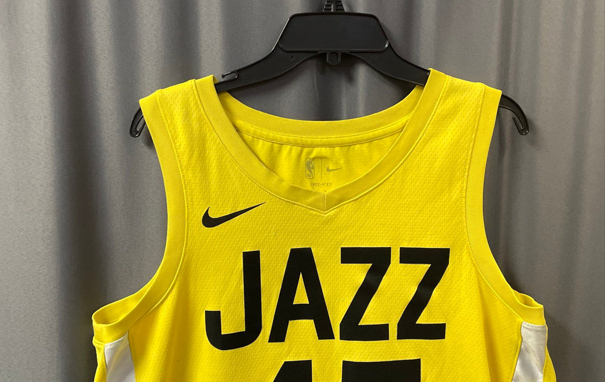 Nike Men's Utah Jazz Donovan Mitchell #45 Swingman Jersey Yellow Icon Edition 48