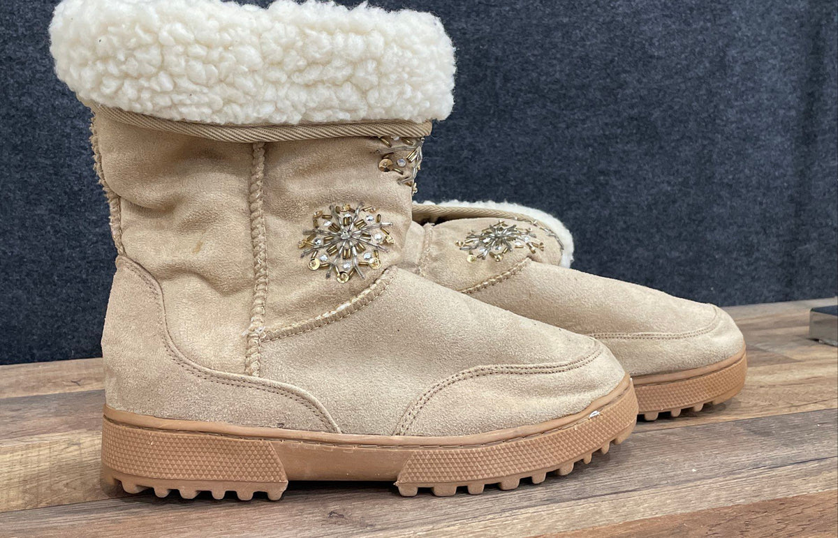 Tan Faux Suede Snowflake Beaded Ankle Boots White Faux Fur Trim Women's Size 8