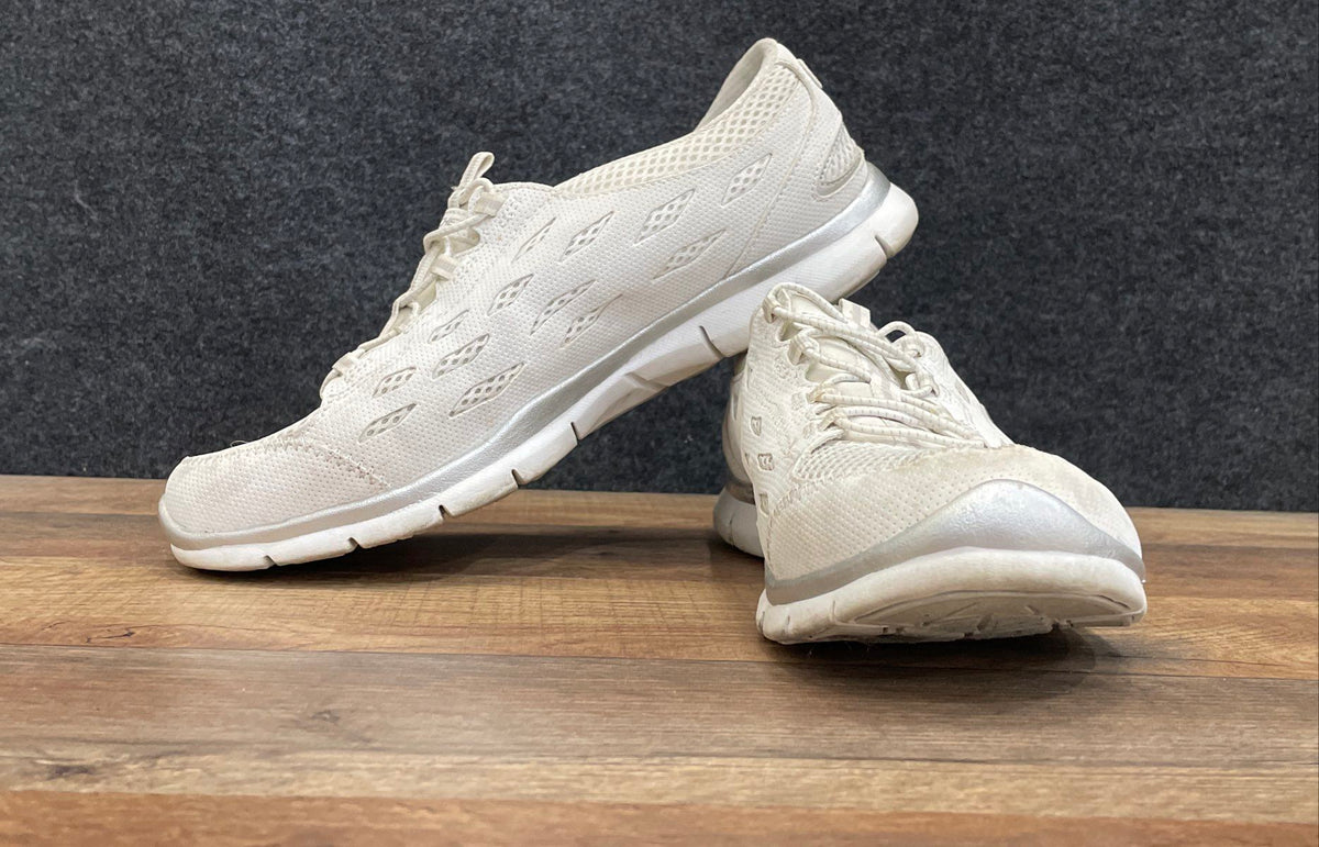 Skechers Wide Fit Memory Foam White Silver Walking Shoes Women's Size 8.5