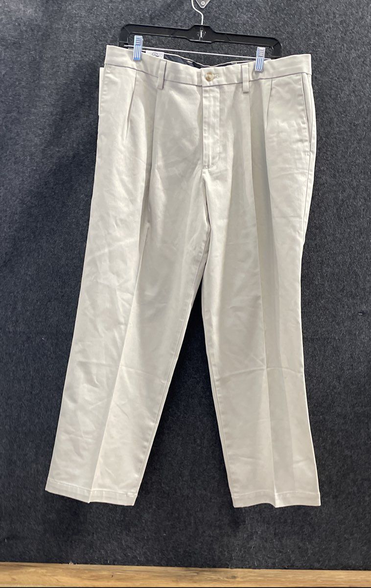Dockers Men's Signature Khaki Pants Beige Classic Fit Pleated Stretch Sz 36x30