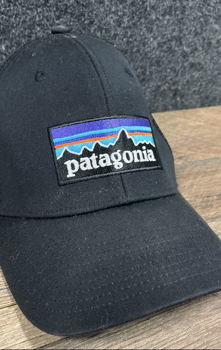 Patagonia Unisex P-6 Logo Trucker Hat Black Mesh Snapback Cap One Size