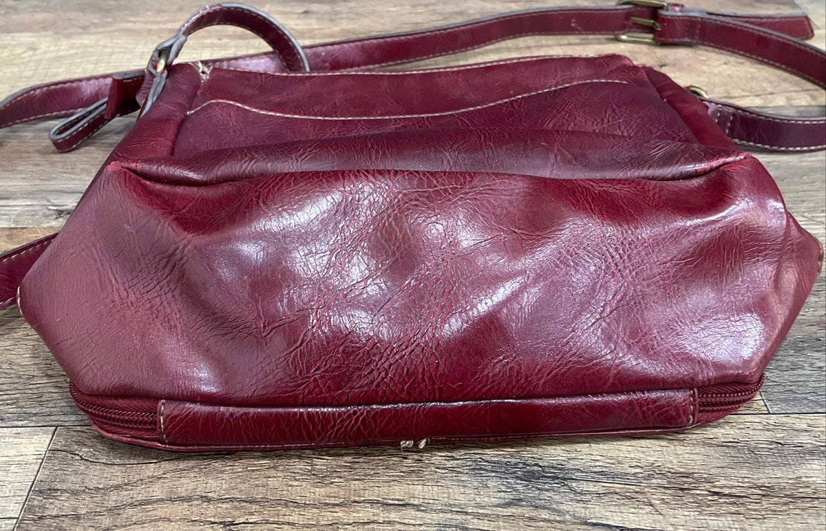 Relic Red Leather Crossbody Shoulder Bag Brass Hardware Adjustable Strap