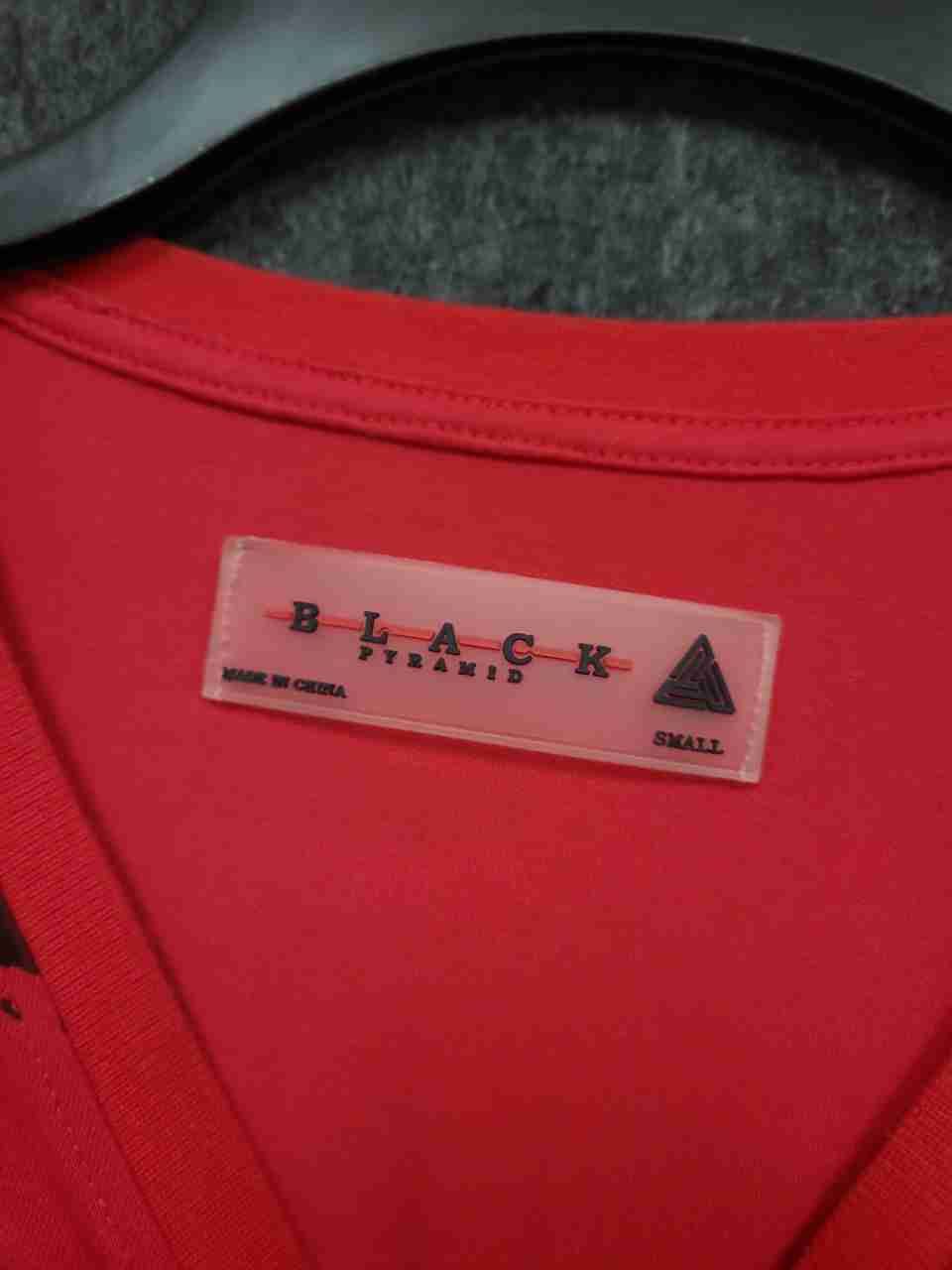 Black Pyramid Men's Red Graphic Logo T-Shirt Short Sleeve Sz S