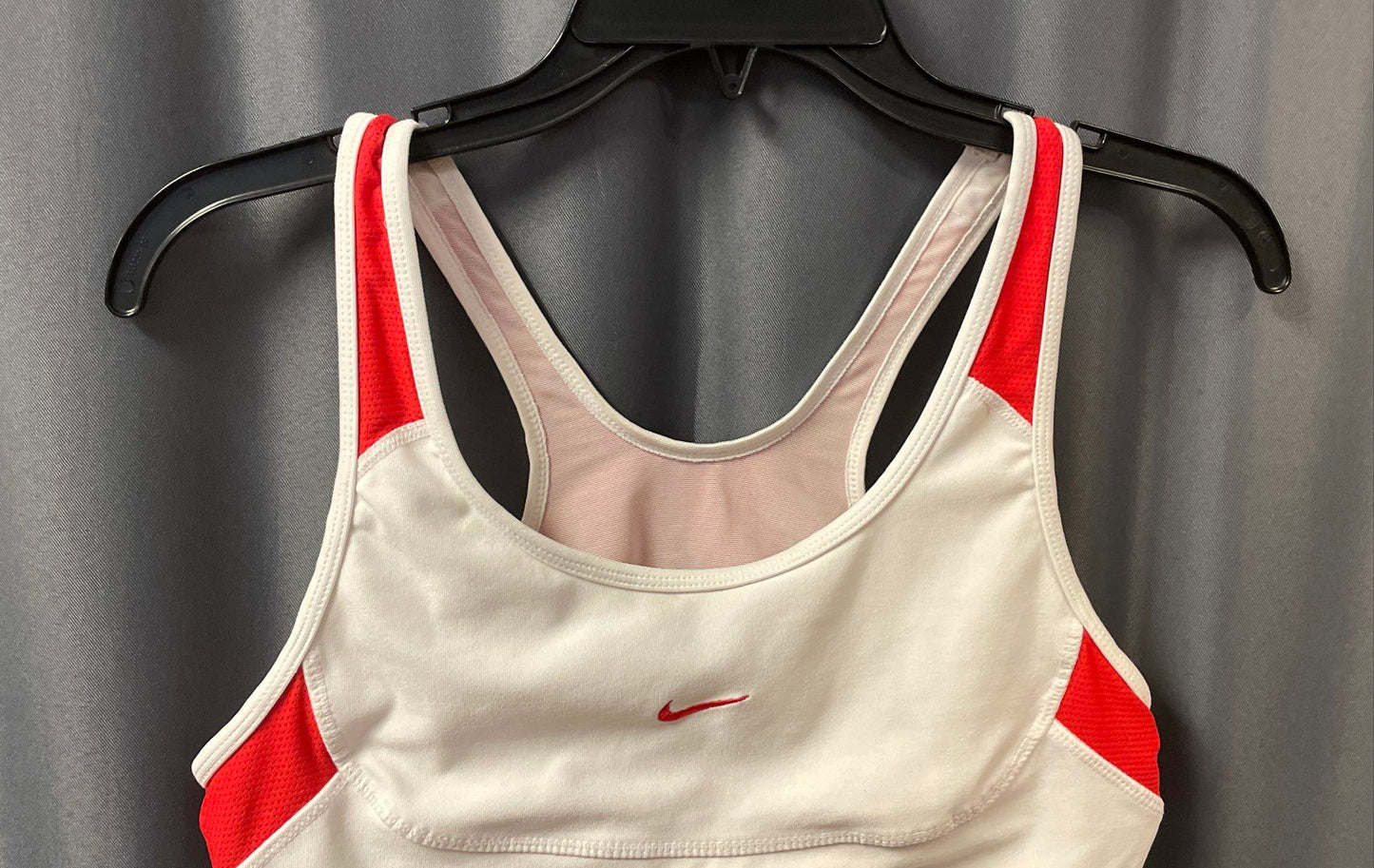 Nike Women's White Red Dri-FIT Cropped Racerback Workout Tank Top Built-in Bra M
