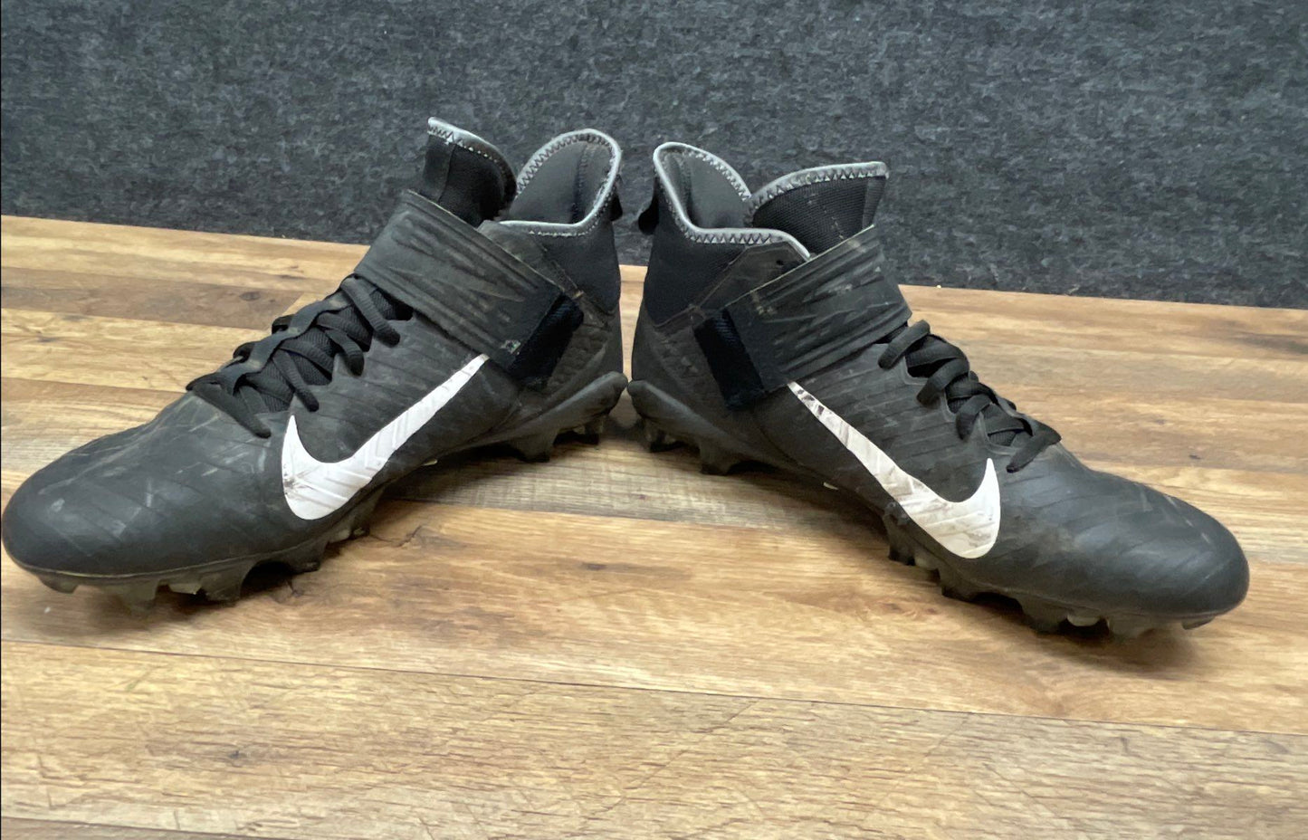 Nike Alpha Menace Pro 2 Mid Black White Football Cleats Men's Size 12