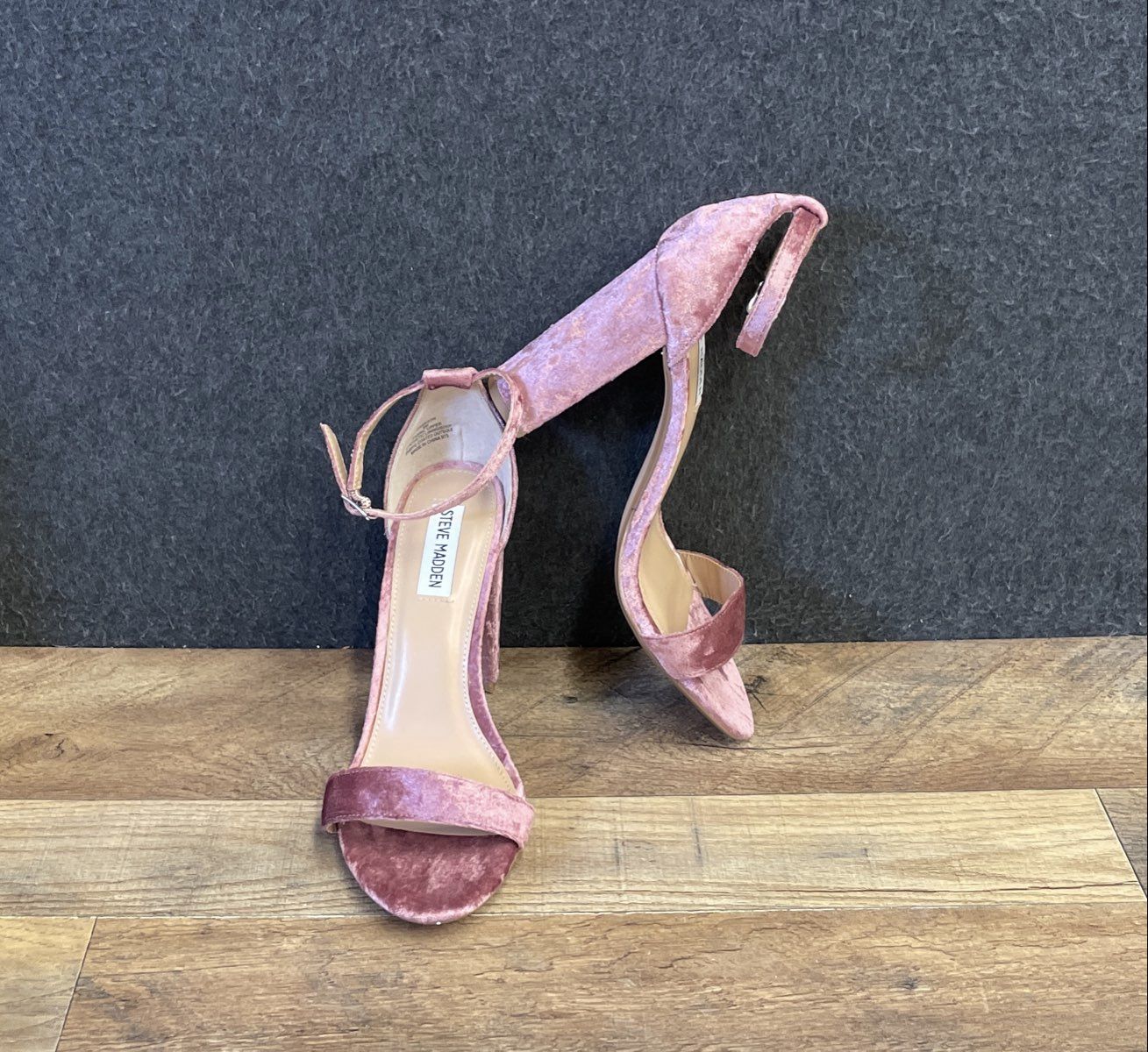 Steve Madden Carrson Blush Pink Velvet Ankle Strap Block Heel Sandals Size 9M