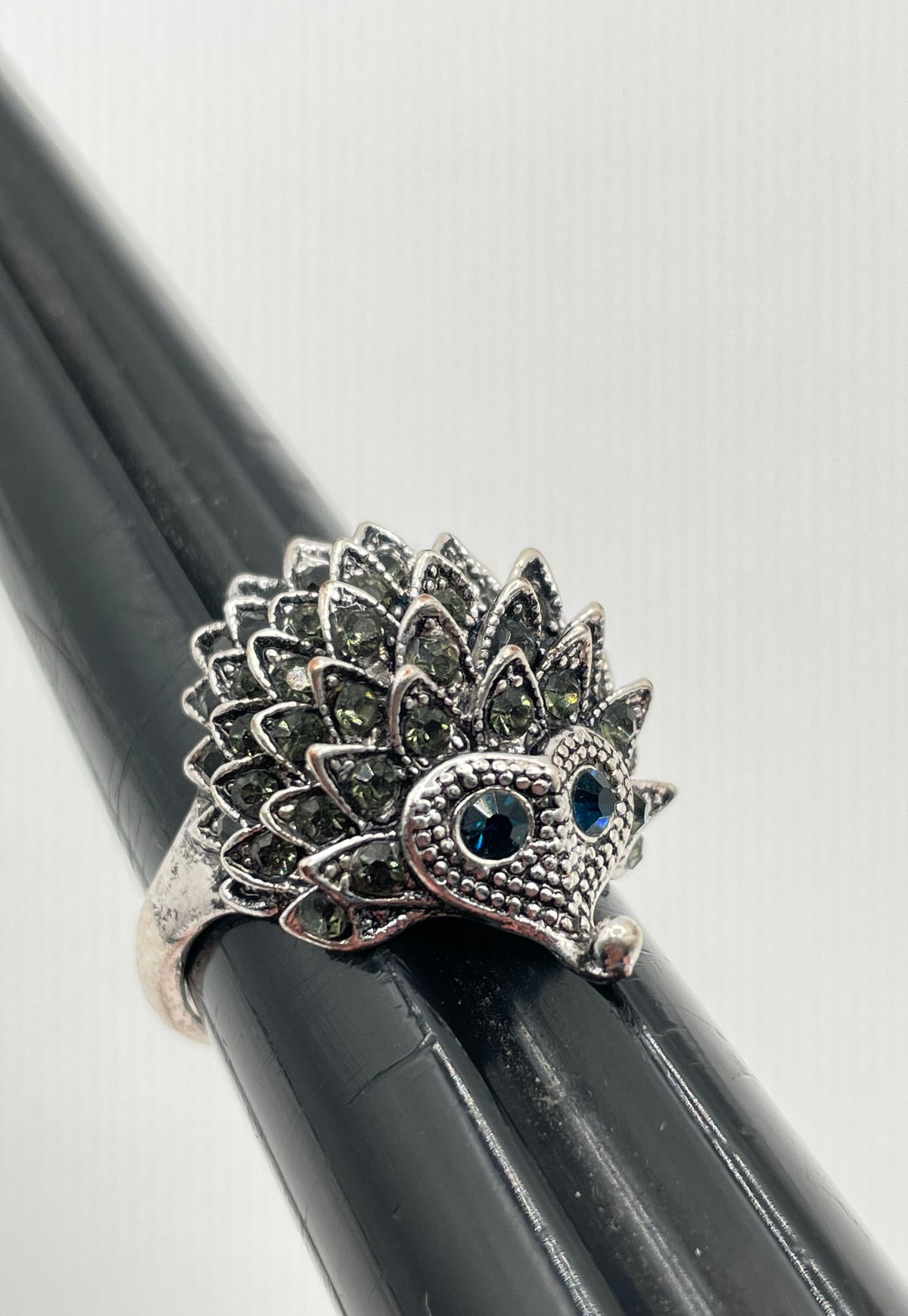 Silver Tone Black & Blue Rhinestone Hedgehog Ring 7.3g *NPM*
