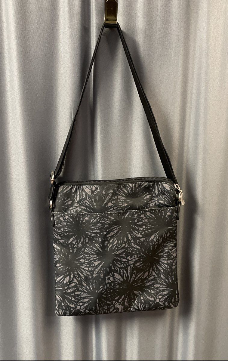 Baggallini Black Gray Patterned Nylon Crossbody Bag Small Messenger Purse Travel