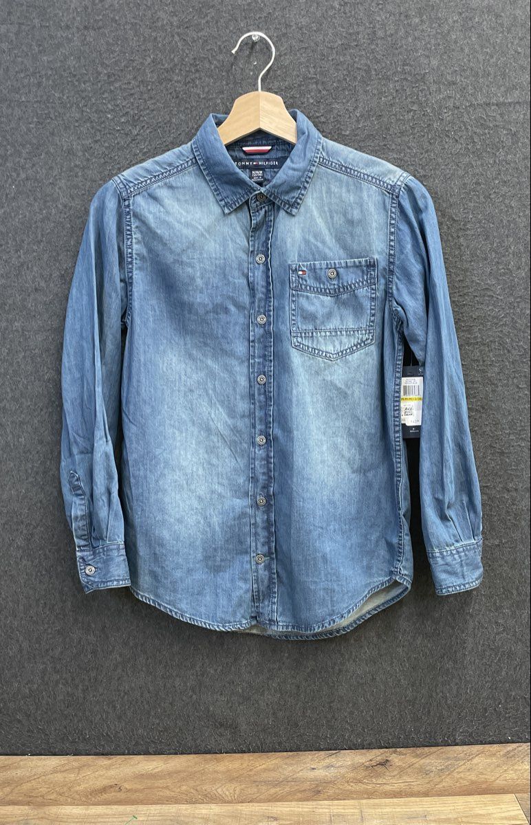 Tommy Hilfiger Boy's Medium Blue Chambray Button Down Shirt NWT Sz M 12/14
