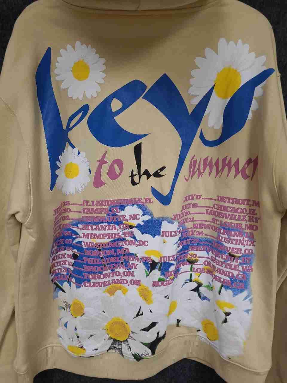 Alicia Keys Women's Tan Keys to the Summer 2023 Tour Graphic Hoodie Sz M