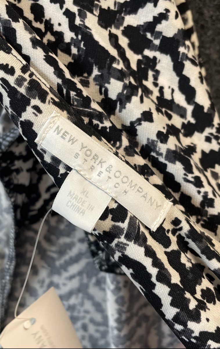 New York & Company Women's Black White Geometric Stretch Wrap Dress XL NWT