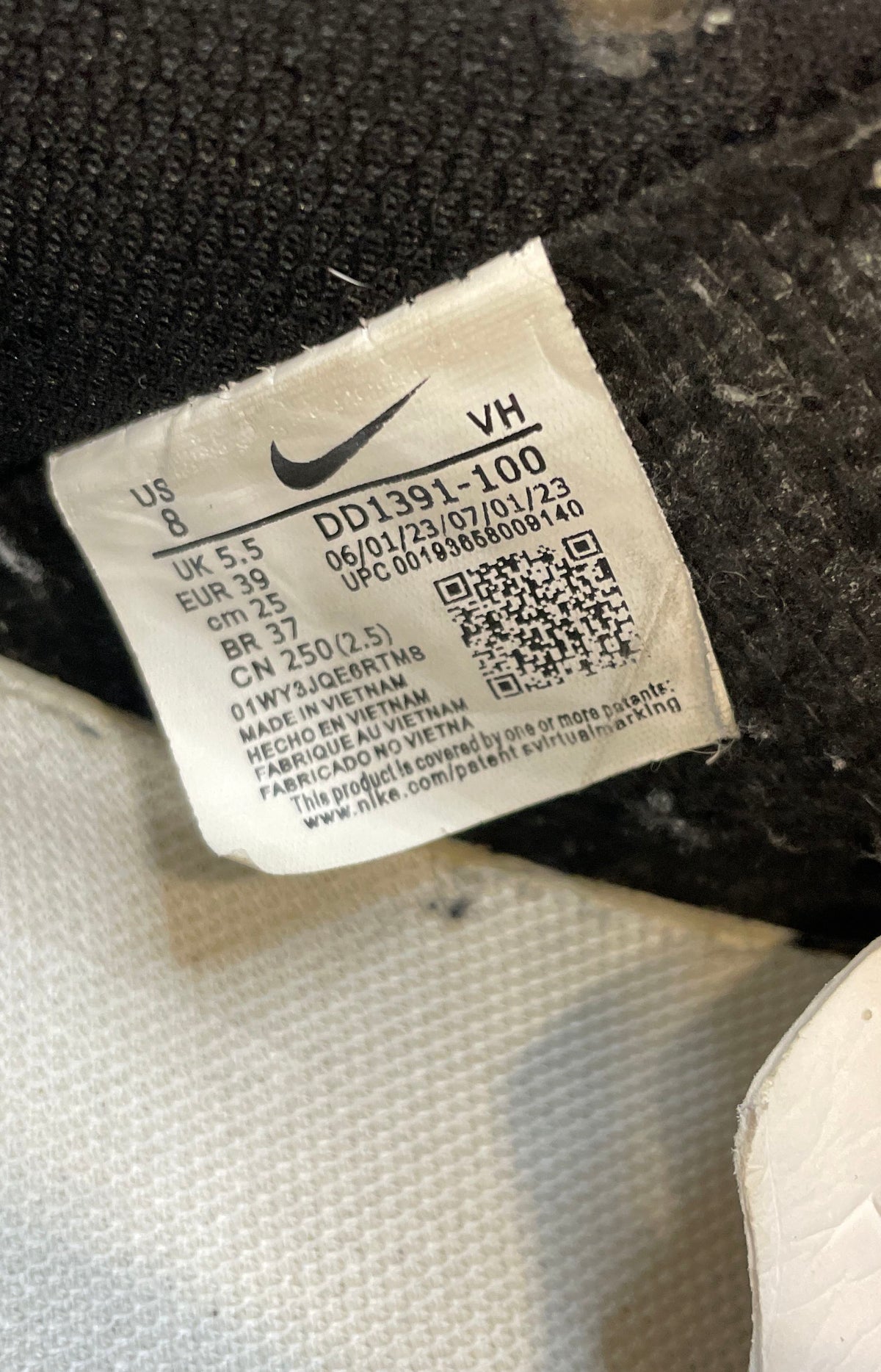 Nike Dunk Low Retro White Black Panda Sneakers Women's Size 8