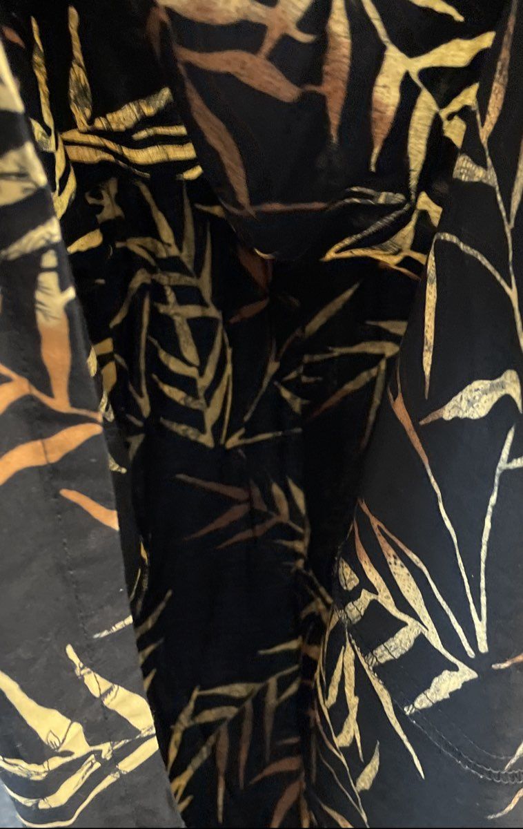 Peppermint Bay Women's Black Tropical Leaf Print V-Neck Blouse NWT Sz L