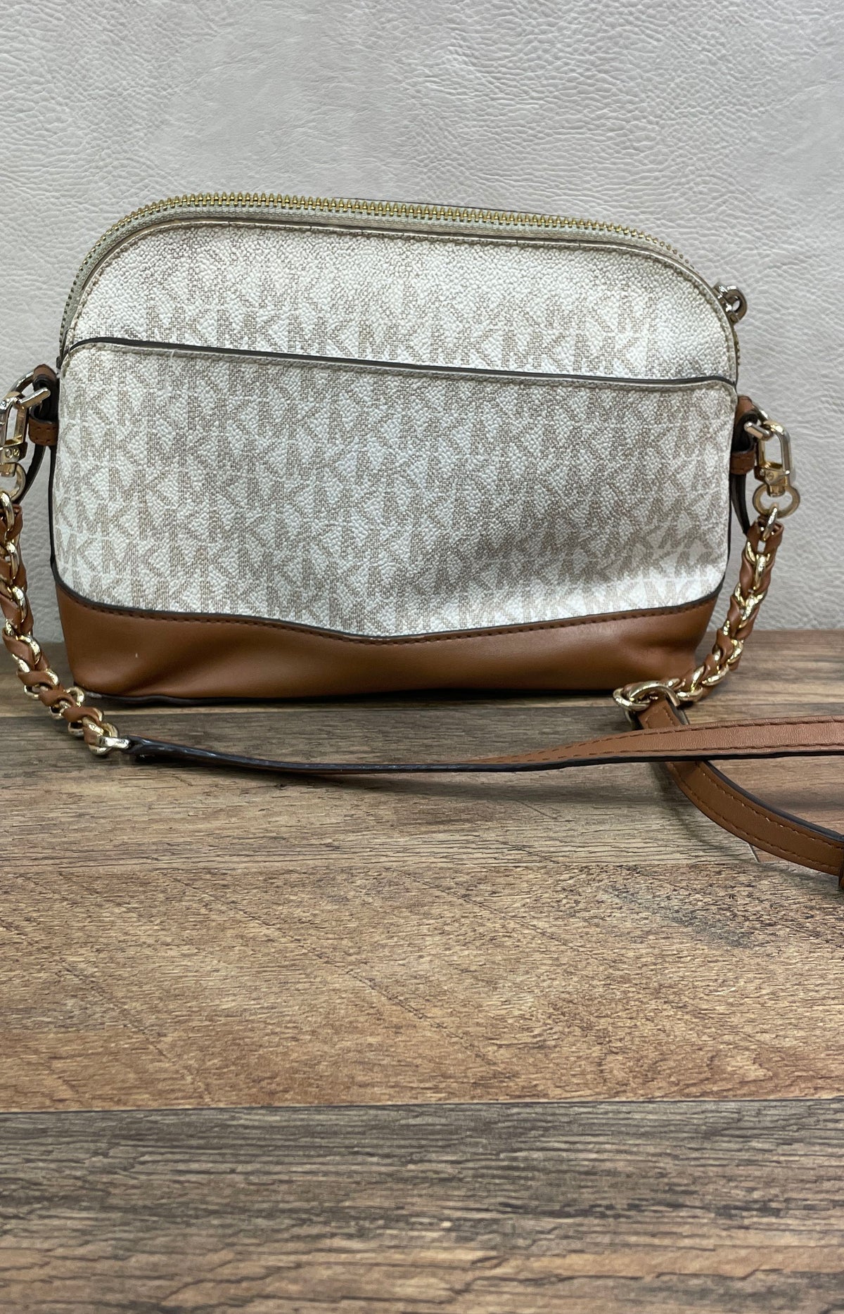 Michael Kors Jet Set Medium Dome Crossbody Bag Vanilla Center Stripe
