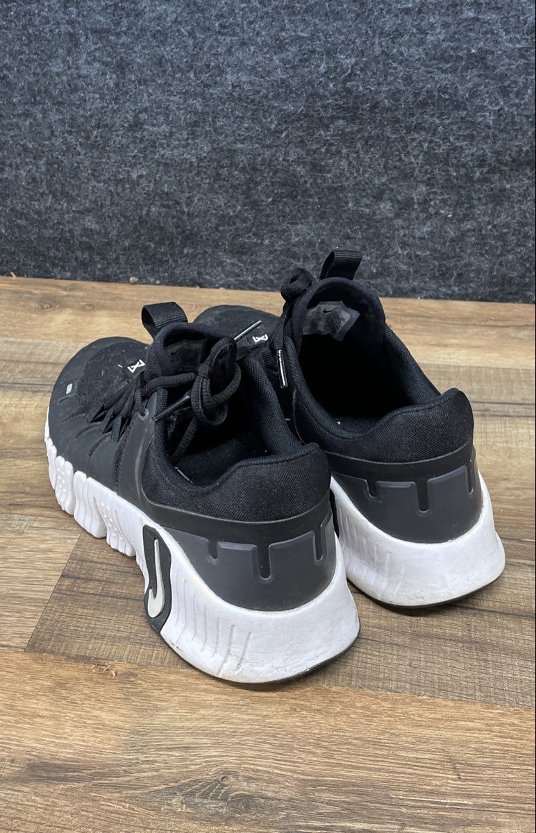Nike Free Metcon 5 Black White Women's Training Sneakers Size 8
